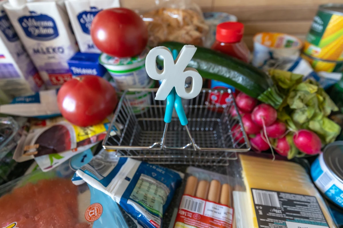 "VAT płacony jest przez konsumenta, a więc czeka nas podwyżka cen żywności o 5 proc." – tak dyrektor generalny Polskiej Federacji Producentów Żywności Andrzej Gantner skomentował w rozmowie z PAP decyzję resortu finansów ws. odejścia od zerowego VAT-u na żywność. Będzie on obowiązywał jedynie do końca marca. 