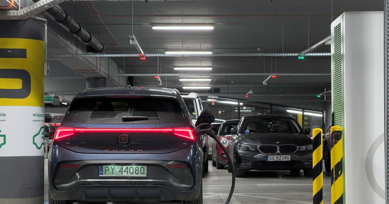 Auta elektryczne miały być bezawaryjne? Chiński model oceniony bez litości wiadomości,aktualności,Interia Auta elektryczne miały być bezawaryjne? Chiński model oceniony bez litości