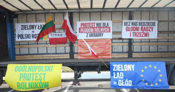 Od 20 marca do nawet 20 kwietnia może potrwać blokada dwóch dróg prowadzących na Litwę. Rolnicy tym razem chcą przez dwanaście godzin na dobę całkowicie blokować ruch wszystkich pojazdów. Na środę zaplanowano spotkanie z policją w tej sprawie.
