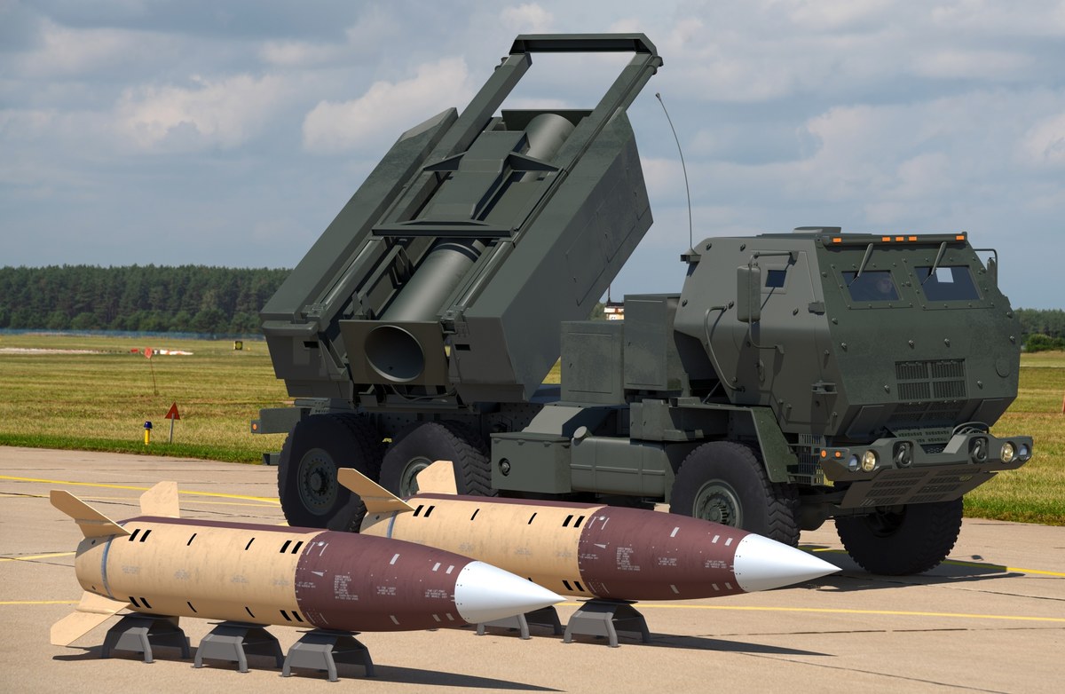 Stany Zjednoczone przekażą nową transzę pomocy militarnej do Ukrainy - o wartości 300 mln dolarów. Taką decyzję administracji prezydenta Joe Bidena przekazał Jake Sullivan, doradca ds. bezpieczeństwa narodowego, podczas konferencji prasowej. Jest to pierwsza od miesięcy transza pomocy przekazana przez Waszyngton do Kijowa. Od grudnia bowiem pakiet pomocowy wart 60 mld dolarów jest blokowany przez republikańskich kongresmenów.