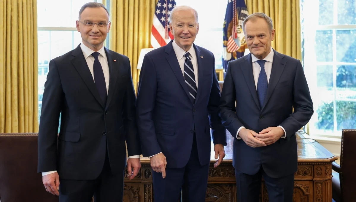 "Od jego de facto indywidualnej decyzji zależy los milionów ludzi" - powiedział Donald Tusk po spotkaniu z Joe Bidenem o spikerze Izby Reprezentantów Mike'u Johnsonie. Premier nawiązał do tego, że Johnson nie poddał pod głosowanie ustawy przewidującej przyznanie Ukrainie łącznie 95 mld dolarów. "Rozmawialiśmy (z prezydentem USA - przyp. red.) na ile możliwe jest szybkie odblokowanie pomocy amerykańskiej" - podkreślił z kolei Andrzej Duda.