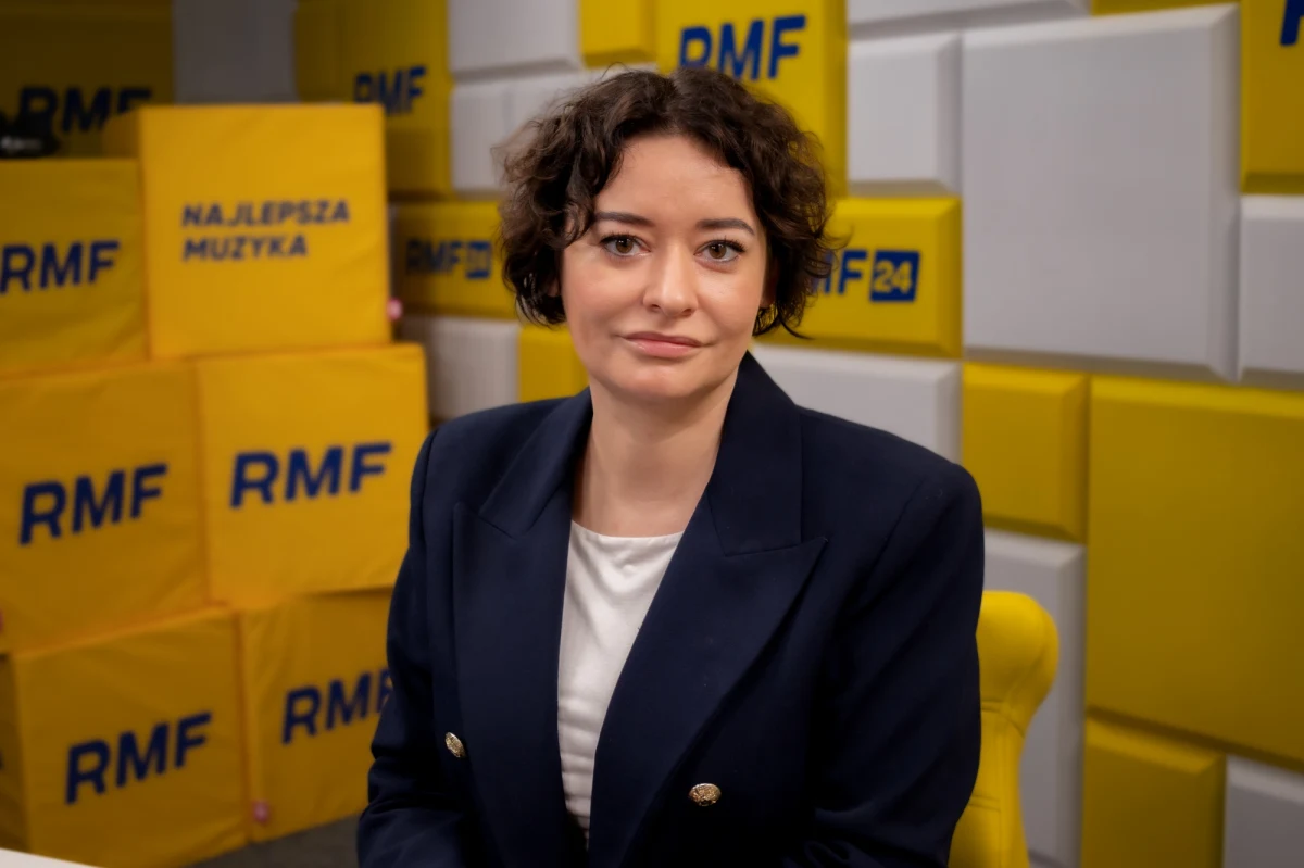 "Jestem zła, sfrustrowana i jestem w gniewie. Tak jak wiele innych kobiet, które już mają dosyć czekania na zmiany w prawie aborcyjnym. Nie chodzi o to, czy takie ma poglądy, czy tak zagłosuje pan (Szymon) Hołownia. Niech zagłosuje, właśnie o to chodzi, żebyśmy się wszyscy dowiedzieli, kto ma ostatecznie jakie poglądy" – mówiła w Porannej rozmowie w RMF FM Anna Maria Żukowska. W ten sposób przewodnicząca klubu Lewicy odniosła się do swojego wulgarnego wpisu.