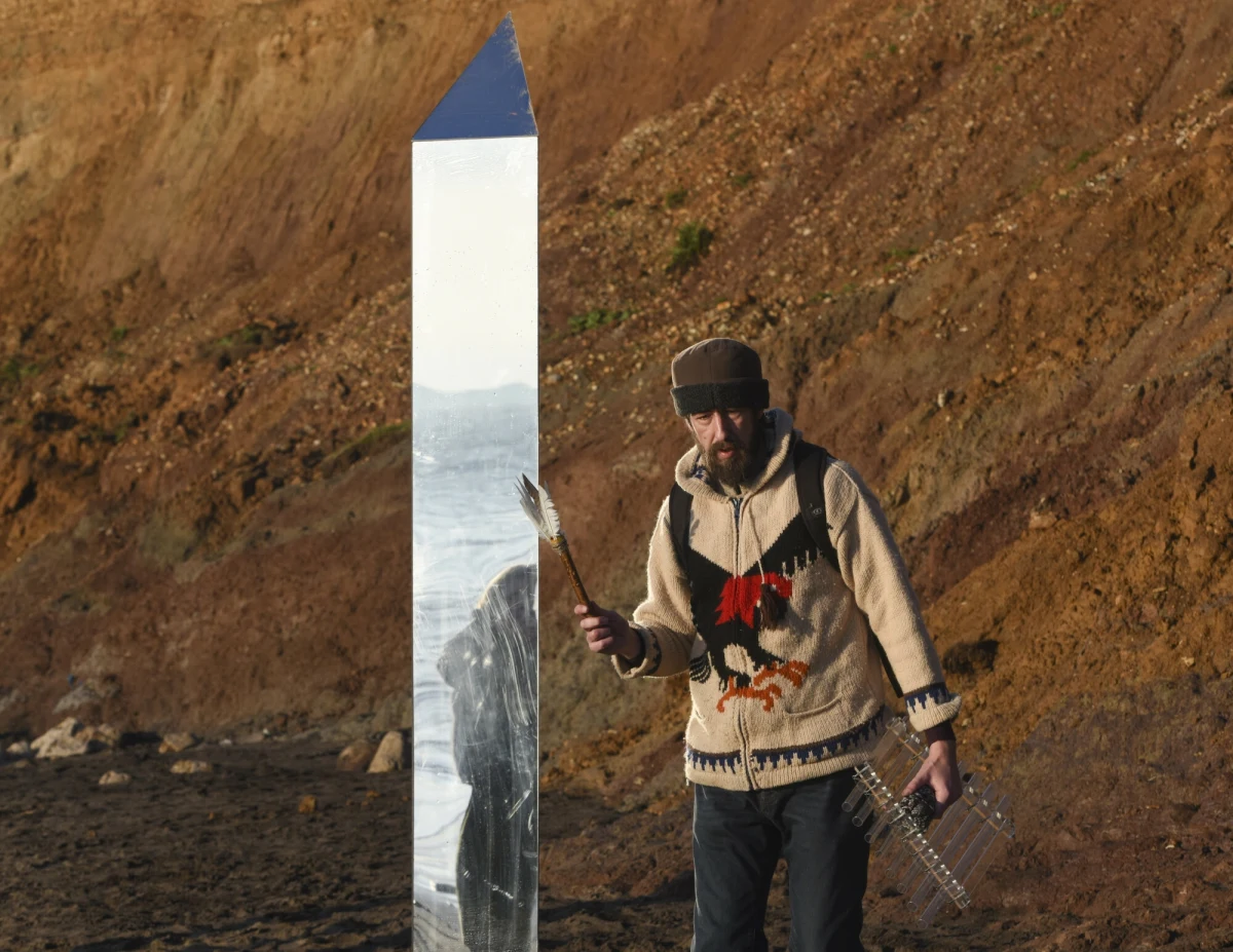 Kolejny tajemniczy monolit pojawił się na powierzchni Ziemi. Tym razem stanął na szczycie góry w Walii.