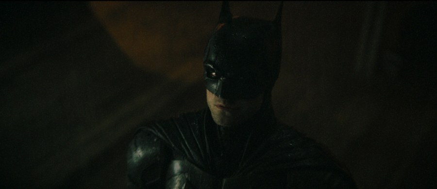 Zła wiadomość dla fanów Roberta Pattinsona. Film "Batman. Część druga", w którym znany aktor powróci do roli zamaskowanego mściciela z Gotham City, wejdzie do kin rok później niż początkowo zapowiadano. 