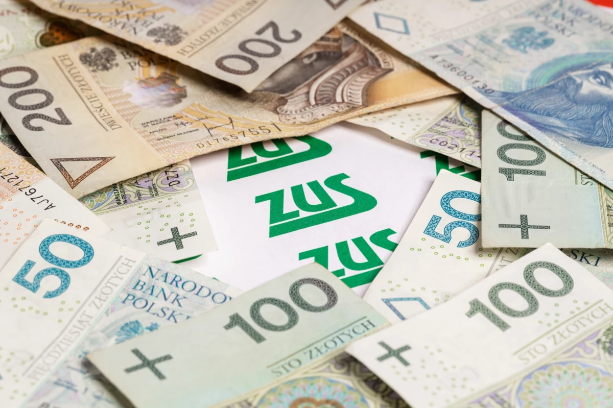 "Mamy zatrzęsienie wniosków o świadczenie wspierające. Do wojewódzkich zespołów ds. orzecznictwa wpłynęło ich ponad 150 tys." - powiedział pełnomocnik rządu ds. osób niepełnosprawnych Łukasz Krasoń. Dodał, że "proces określenia potrzeby wsparcia przeszło dotąd ponad 3 tys. osób". Zapowiedział również nowelizację ustawy o świadczeniu wspierającym.