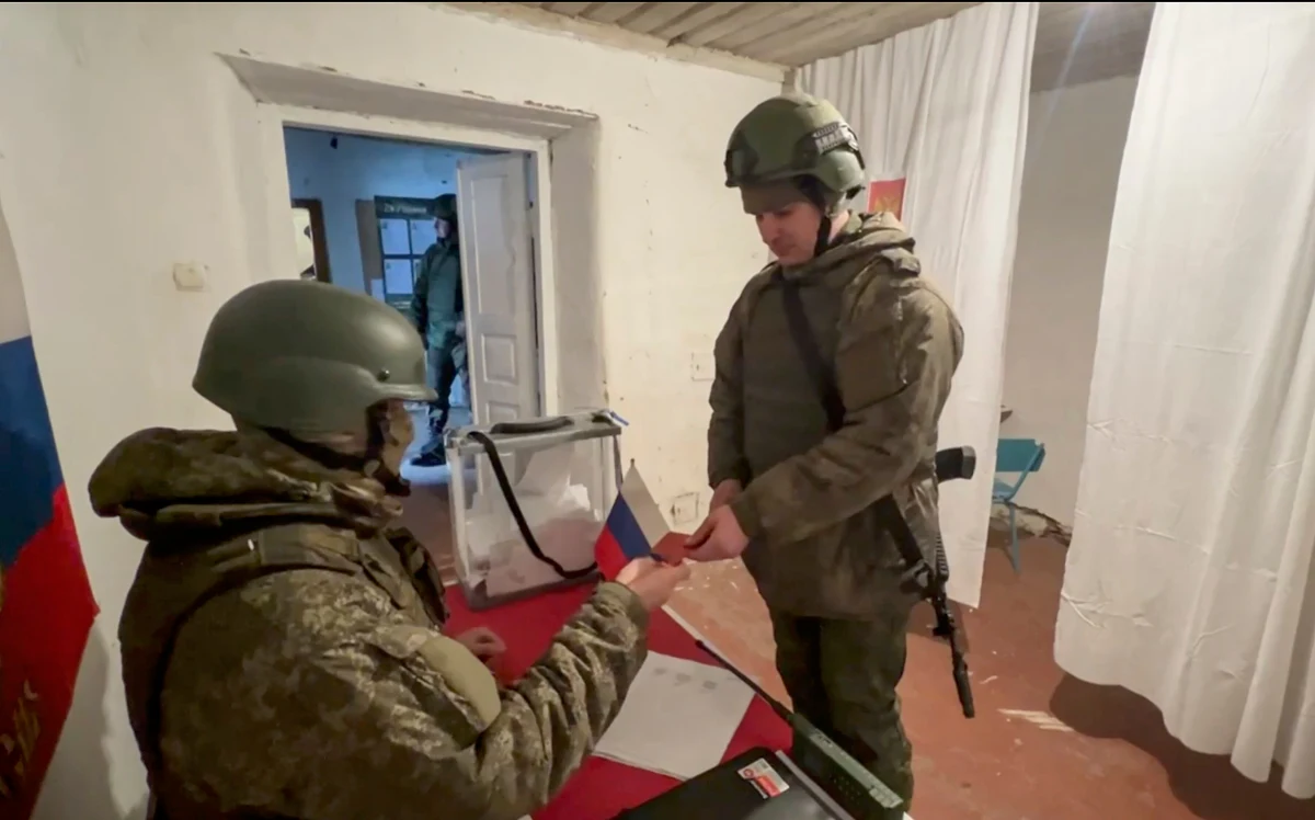 Na tymczasowo okupowanych terytoriach Ukrainy rozpoczęło się wcześniejsze głosowanie w zaplanowanych na 15-17 marca wyborach prezydenta Rosji. Rosyjskie władze intensyfikują wysiłki, by skłonić mieszkańców do uczestnictwa w nich - przekazało brytyjskie ministerstwo obrony.