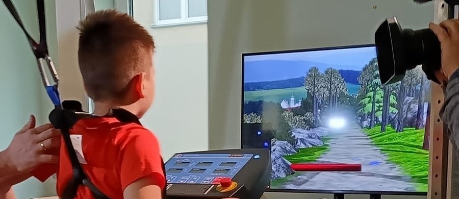 Cztery roboty rehabilitacyjne pomagają wrócić do zdrowia i sprawności małym pacjentom Oddziału Rehabilitacji Neurologicznej w Górnośląskim Centrum Zdrowia Dziecka w Katowicach. Część nowego sprzętu wykorzystuje wirtualną rzeczywistość.