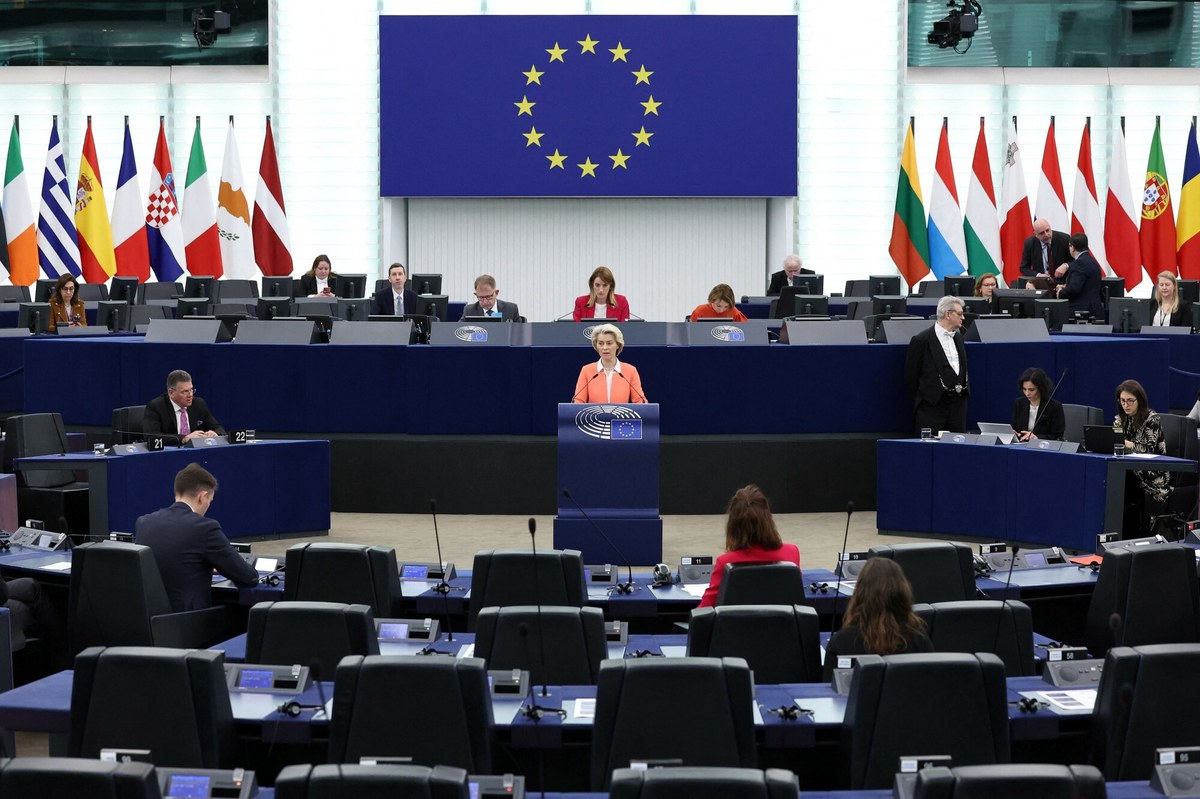 W przyszłym tygodniu Komisja Europejska powinna przedstawić propozycję ograniczeń ilościowych w imporcie zboża z Rosji i z Białorusi – dowiedziała się dziennikarka RMF FM. Chodzi o to, żeby propozycja wprowadzenia kontyngentów na żywność z Rosji i Białorusi została przedstawiona jeszcze przed rozpoczynającym się w przyszły czwartek szczytem unijnych przywódców.