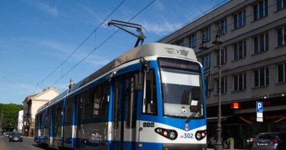 Krakowskie Miejskie Przedsiębiorstwo Komunikacyjne poinformowało o modernizacji kolejnej puli tramwajów. Chodzi o dwukierunkowe wagony GT8N używane wcześniej w Niemczech. Przewoźnik skierował właśnie na trasę 29. wagon tego typu. Przydatne są głównie na remontowanych liniach, gdzie nie ma możliwości zawrócenia na pętli.