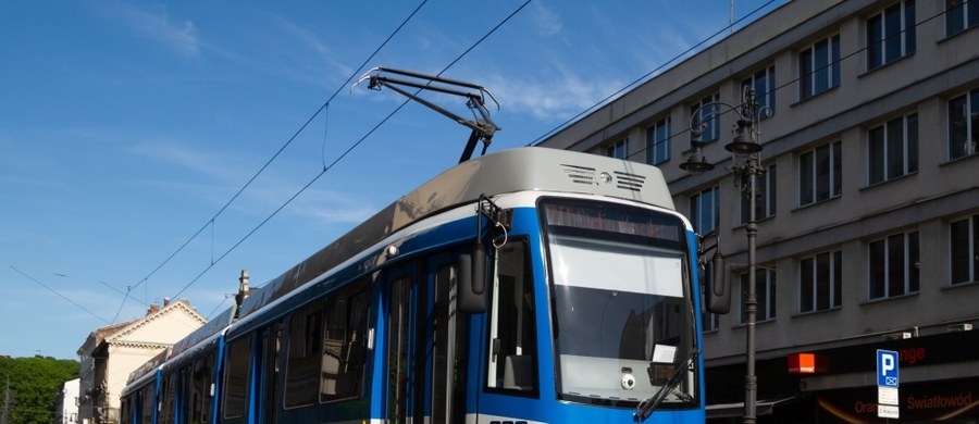 Krakowskie Miejskie Przedsiębiorstwo Komunikacyjne poinformowało o modernizacji kolejnej puli tramwajów. Chodzi o dwukierunkowe wagony GT8N używane wcześniej w Niemczech. Przewoźnik skierował właśnie na trasę 29. wagon tego typu. Przydatne są głównie na remontowanych liniach, gdzie nie ma możliwości zawrócenia na pętli.