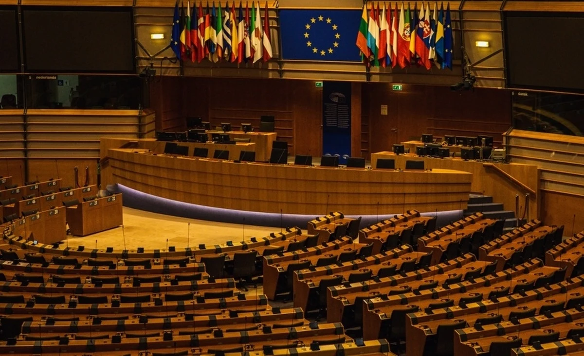 Umowa handlowa z Ukrainą, która stała się powodem rolniczych protestów, może być jednak korzystniejsza dla polskich rolników. Dzięki sprawności eurodeputowanych z Polski. Podczas środowej sesji plenarnej Parlamentu Europejskiego niespodziewanie przeszły poprawki w sprawie umowy złożone przez europosła Andrzeja Halickiego. "Po dzisiejszym przyjęciu mojej poprawki mam już pewność, że ostateczny kształt umowy z Ukrainą będzie korzystniejszy" - powiedział w rozmowie z dziennikarką RMF FM.