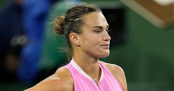 Aryna Sabalenka poza turniejem w Indian Wells. Wiceliderka światowego rankingu przegrała z Amerykanką Emmą Navarro 3:6, 6:3, 2:6 w 1/8 finału. Przed rokiem Białorusinka dotarła do finału tej imprezy i straci sporo punktów do liderującej Igi Świątek.