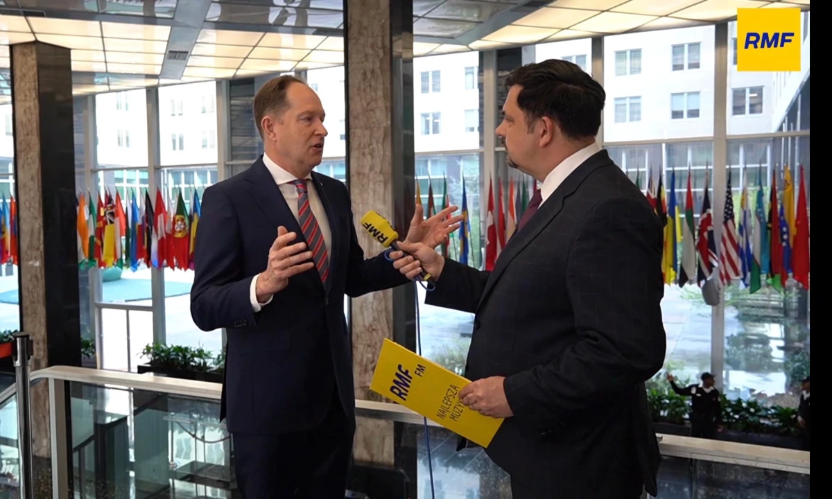 "Polski prezydent i polski premier, którzy są  po przeciwnych stronach politycznego spektrum, podróżują do Waszyngtonu, aby stanąć solidarnie z amerykańskim prezydentem Joe Bidenem i przekazać przywódcom Kongresu, że musi on postąpić właściwie i wspierać naród Ukrainy, ponieważ Putin się nie zatrzyma. Putin będzie przesuwał się na Zachód. Dlatego spotkanie w Waszyngtonie było tak kluczowe" – ocenił ambasador Mark Brzeziński w rozmowie z naszym amerykańskim korespondentem Pawłem Żuchowskim. We wtorek prezydent Andrzej Duda i premier Donald Tusk spotkali się w Białym Domu z prezydentem USA w 25. rocznicę wstąpienia Polski do NATO.