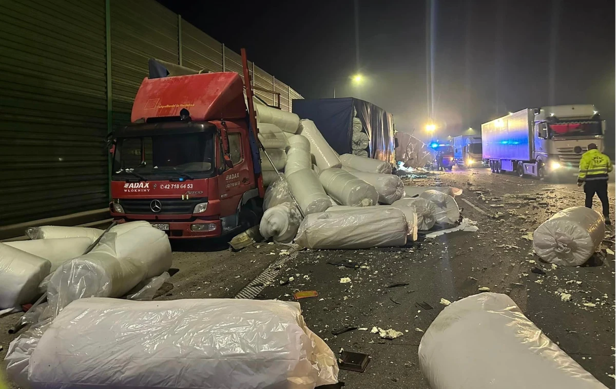 Dwie osoby ranne w wypadku na autostradzie A w okolicach Mykanowa w Śląskiem. Zderzyły się tam cztery ciężarówki.