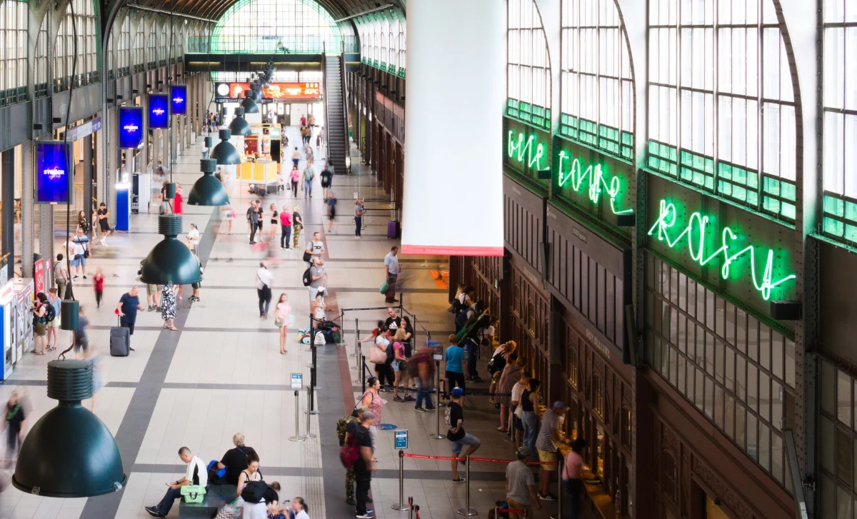 Wszystko wskazuje na to, że około 2027 roku będziemy w Polsce mieli wspólny bilet - powiedział minister infrastruktury Dariusz Klimczak. Chce też w przyszłości wprowadzić wspólny polsko-niemiecki bilet – ale nie dla wszystkich. 