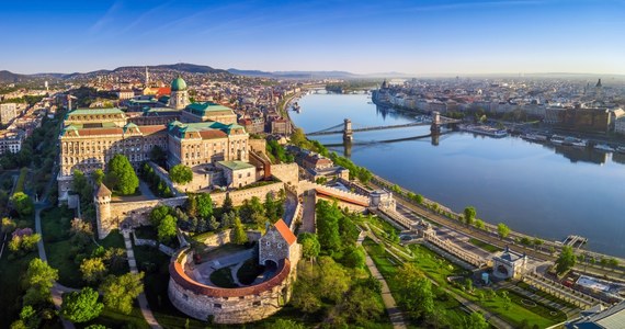 Władze Węgier i Zjednoczonych Emiratów Arabskich (ZEA) podpisały wartą 5 mld euro umowę na powstanie nowej dzielnicy drapaczy chmur w Budapeszcie – poinformował minister spraw zagranicznych i handlu Węgier Peter Szijjarto.