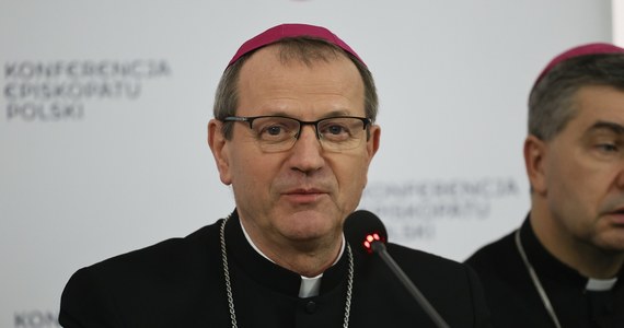 Abp Tadeusz Wojda przyznał, że fakt, iż wybrano go na nowego przewodniczącego Konferencji Episkopatu Polski, jest dla niego zaskoczeniem. "Przyjmuje wolę biskupów jako ogromny kredyt zaufania z nadzieją, że wspólnie będziemy prowadzić nasz Kościół w Polsce drogami, które w jakiś sposób trzeba będzie odkrywać, które chcemy odkrywać" - hierarcha.