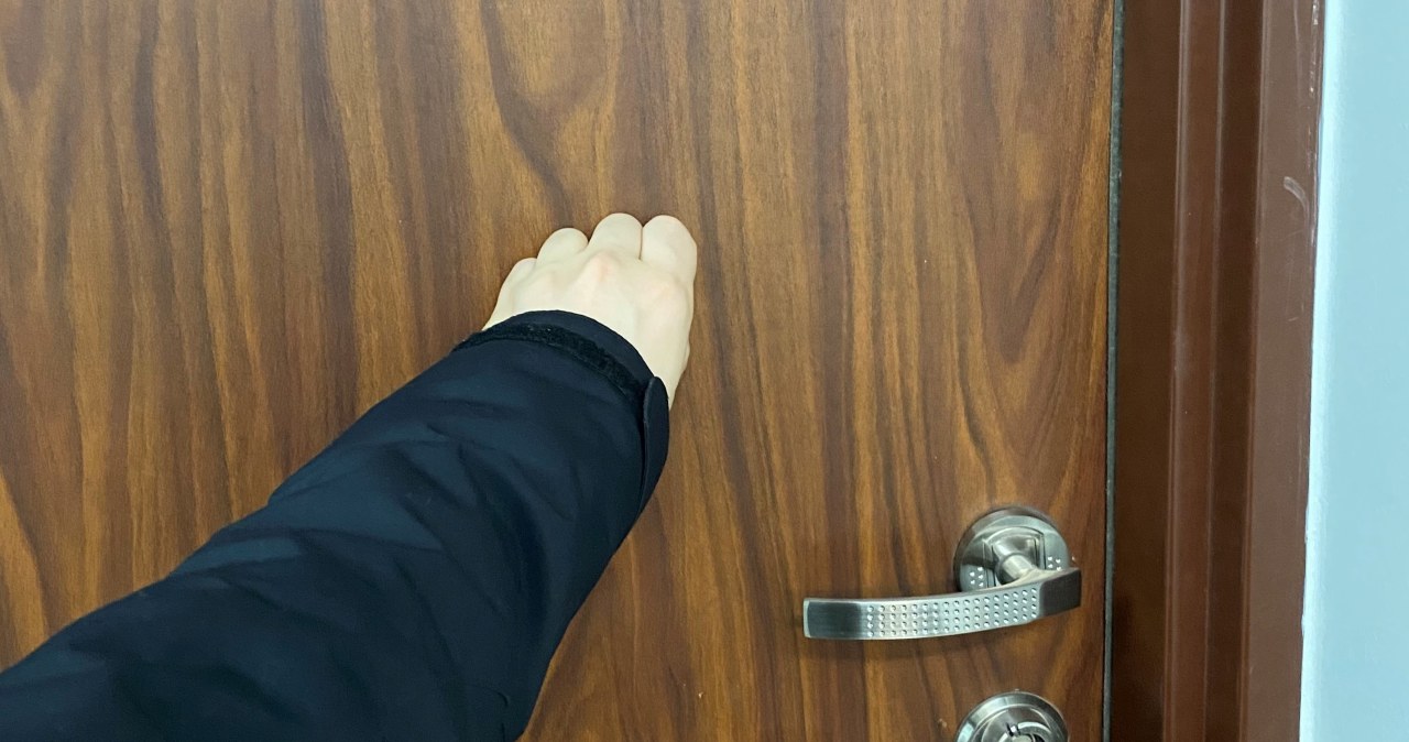 Pukają do drzwi w całym kraju. Kontrola jest płatna i obowiązkowa