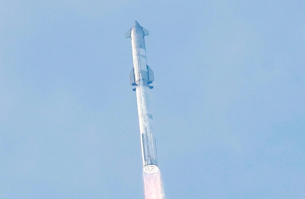 Megarakieta Starship firmy Space X wystartowała z bazy w Boca Chica w Teksasie. Jest to najpotężniejszy pojazd kosmiczny w historii. Lot testowy odbył się po raz trzeci i rakieta doleciała dalej niż podczas dotychczasowych prób. Firma ogłosiła sukces mimo utraty kontroli nad rakietą.