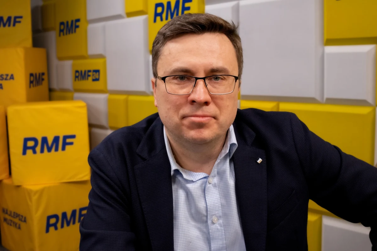 "Nie wiemy dzisiaj, na jaką skalę wzrostu cen rząd się zdecyduje. Zakładamy w naszych prognozach, że w przypadku gazu, którego ceny radykalnie spadły i one dzisiaj są niskie na rynkach światowych (...), to zamrożenie zostanie utrzymane, cena gazu nie wzrośnie w lipcu. Natomiast cena prądu wzrośnie (...), pojawia się 15 proc." - powiedział o mrożeniu cen energii Jakub Borowski, główny ekonomista Credit Agricole Bank Polska. Ekspert był gościem Marka Tejchmana w Popołudniowej rozmowie w RMF FM. Jak dodał, "to jest dzisiaj najbardziej prawdopodobny scenariusz".