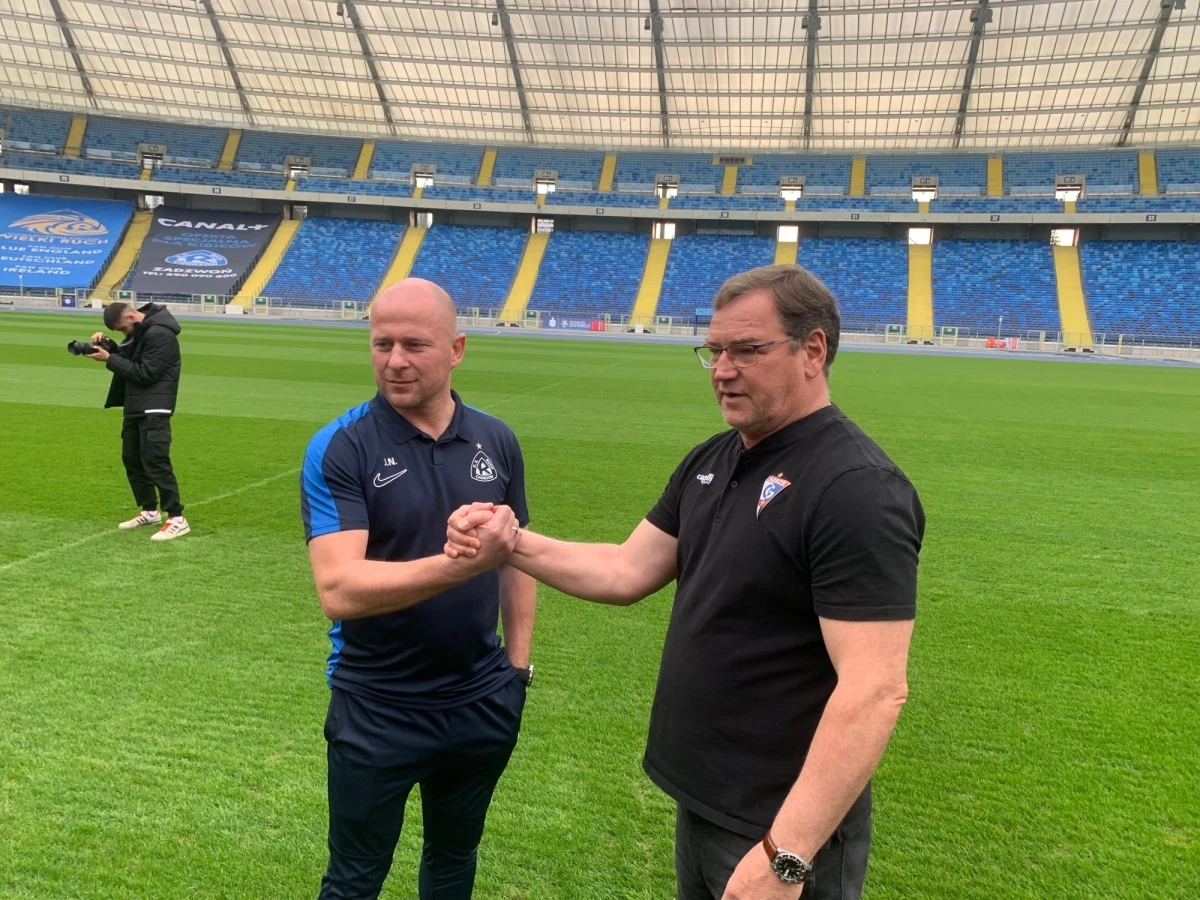 W sobotę na Stadionie Śląskim w Chorzowie Wielkie Derby Śląska. Ruch Chorzów zagra z Górnikiem Zabrze po raz 123 w historii. Mecze między tymi zespołami wiele razy decydowały czy o tytułach mistrza Polski, czy o tym kto podniesie Puchar Polski. Jak ważnym meczem są Wielkie Derby Śląska, doskonale wie Jan Urban, w przeszłości piłkarz Górnika Zabrze, a obecnie jego trener. "Mecz z Ruchem, który najbardziej został mi w pamięci, to ten u siebie w Zabrzu w 1989 roku. Ruch wtedy wygrał 2:1 i pozbawił nas szans na tytuł mistrza Polski" - wspomina Urban, z którym rozmawiał Wojciech Marczyk z redakcji sportowej RMF FM.