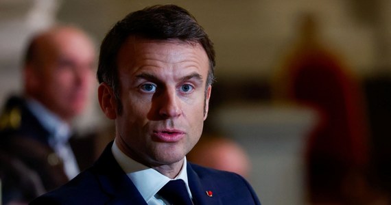 Powiedzenie agresorowi, jakim jest Rosja, że nie przekroczymy pewnej linii, już stanowi przegraną - powiedział w czwartkowy wieczór w wywiadzie telewizyjnym Emmanuel Macron. Prezydent Francji podkreślił, że jego kraj "nie rozpocznie ofensywy, nie podejmie inicjatywy" dotyczącej wysłania wojsk na Ukrainę. Jeżeli Władimir Putin wygra wojnę w Ukrainie, Polska i inne kraje graniczące z Rosją będą natychmiast zagrożone - zaznaczył Macron.