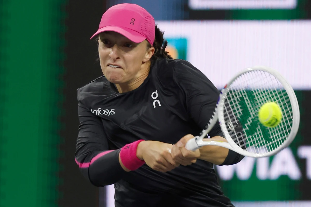 Niespodziewane zakończenie ćwierćfinału w Indian Wells. Iga Świątek wygrała pierwszego seta z Caroline Wozniacki 6:4, a na początku drugiego Dunka polskiego pochodzenia z powodu kontuzji zrezygnowała z dalszej walki. Świątek zameldowała się w półfinale prestiżowego turnieju.