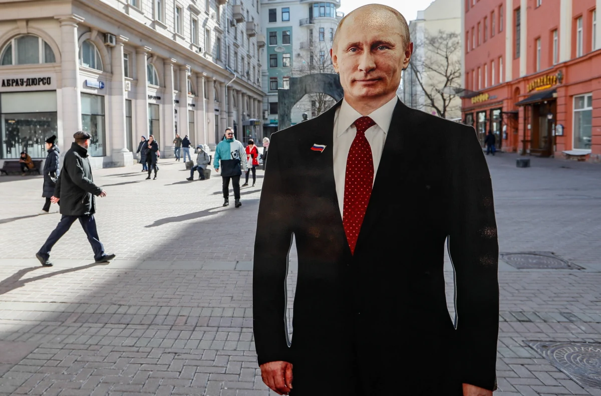 Na Dalekim Wschodzie Rosji otwarto pierwsze lokale wyborcze w "wyborach" prezydenckich. Co ciekawe, oprócz Władimira Putina na listach wyborczych widnieją nazwiska trzech innych osób.