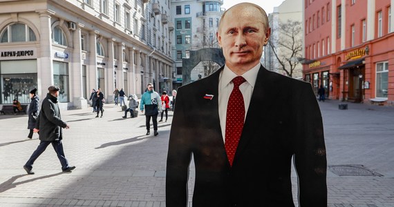Na Dalekim Wschodzie Rosji otwarto pierwsze lokale wyborcze w "wyborach" prezydenckich. Co ciekawe, oprócz Władimira Putina na listach wyborczych widnieją nazwiska trzech innych osób.