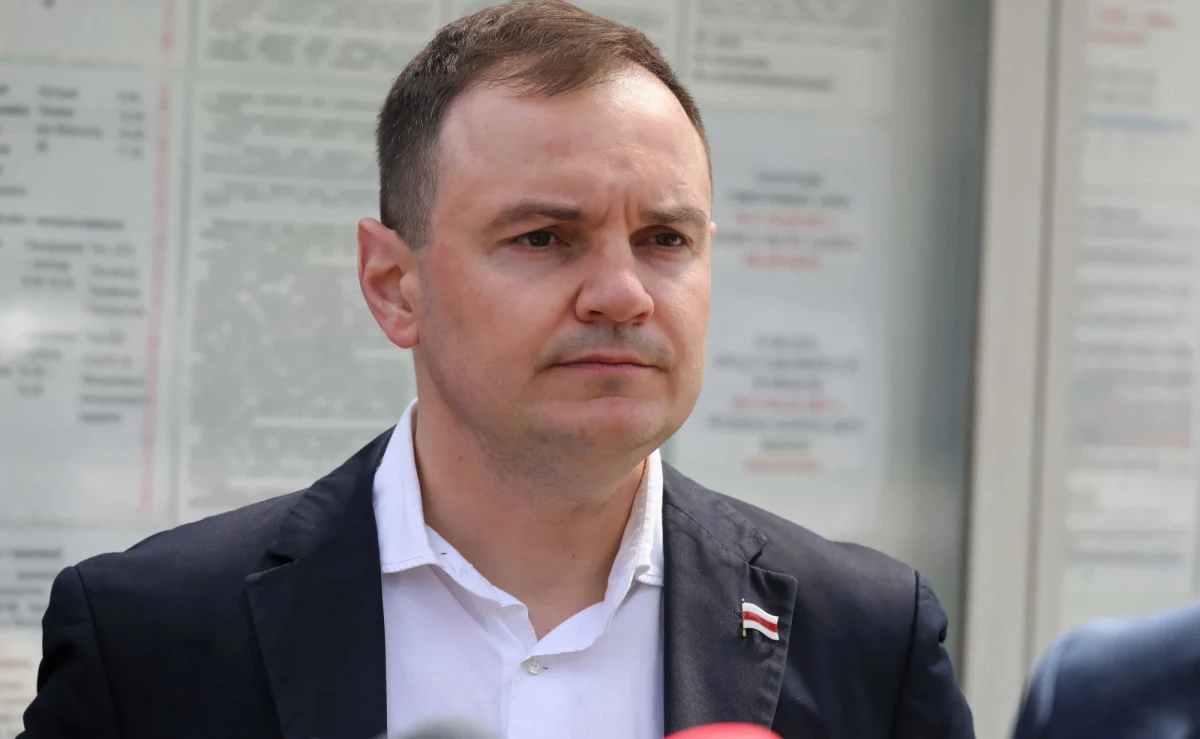 "Nigdzie nie możemy czuć się bezpiecznie, bo reżim Łukaszenki wciąż poluje na nas" - mówią białoruscy opozycjoniści i Białorusini, którzy przed represjami uciekli z kraju do Polski. W ten sposób komentują atak w Wilnie na rosyjskiego aktywistę, współpracownika Aleksieja Nawalnego, Leonida Wołkowa. Z szefem Domu Białoruskiego w Warszawie rozmawiał Krzysztof Zasada.