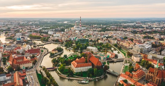 Izabela Bodnar, Robert Grzechnik, Michał Jaros, Łukasz Kasztelowicz, Jerzy Michalak, Grzegorz Prigan i Jacek Sutryk - to, wymienieni w kolejności alfabetycznej, kandydaci na prezydenta Wrocławia w najbliższych wyborach samorządowych. Ubiegający się o reelekcję Sutryk wystartuje z poparciem Nowej Lewicy, choć od tej kandydatury dystansuje się partia Razem.