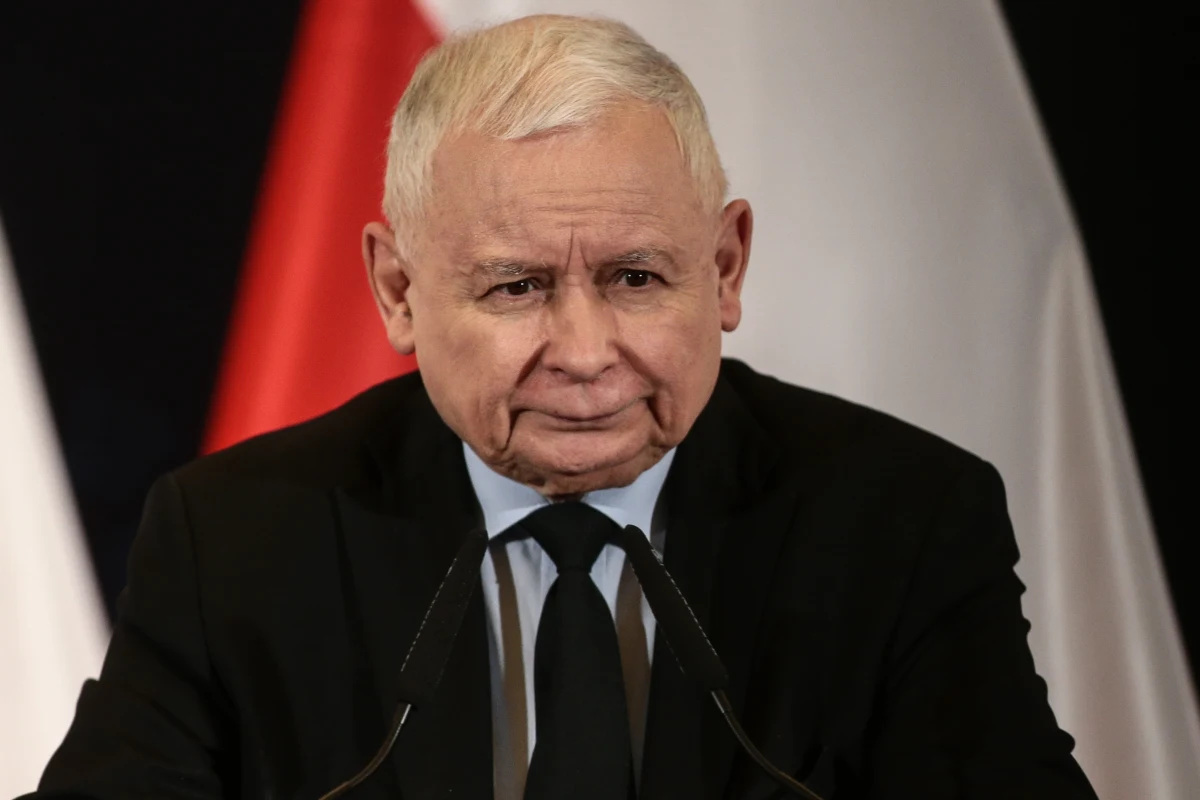 Bardzo wiele osób od dzisiejszego przesłuchania Jarosława Kaczyńskiego przez komisję śledczą ds. Pegasusa oczekuje bardzo wiele. Powszechne jest przeświadczenie, że wicepremier ds. bezpieczeństwa i według wielu osoba faktycznie kierująca przez wiele lat państwem ma ogromną wiedzę o sprawie badanej przez komisję. Nie podzielam tej opinii.