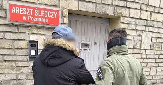 Policjanci z Komendy Wojewódzkiej w Poznaniu zatrzymali 65-latka poszukiwanego 7 listami gończymi. Mężczyzna ma na swoim koncie m. in. oszustwa i przestępstwa podatkowe, gdzie łączna wartość strat sięga kilkudziesięciu milionów złotych.
