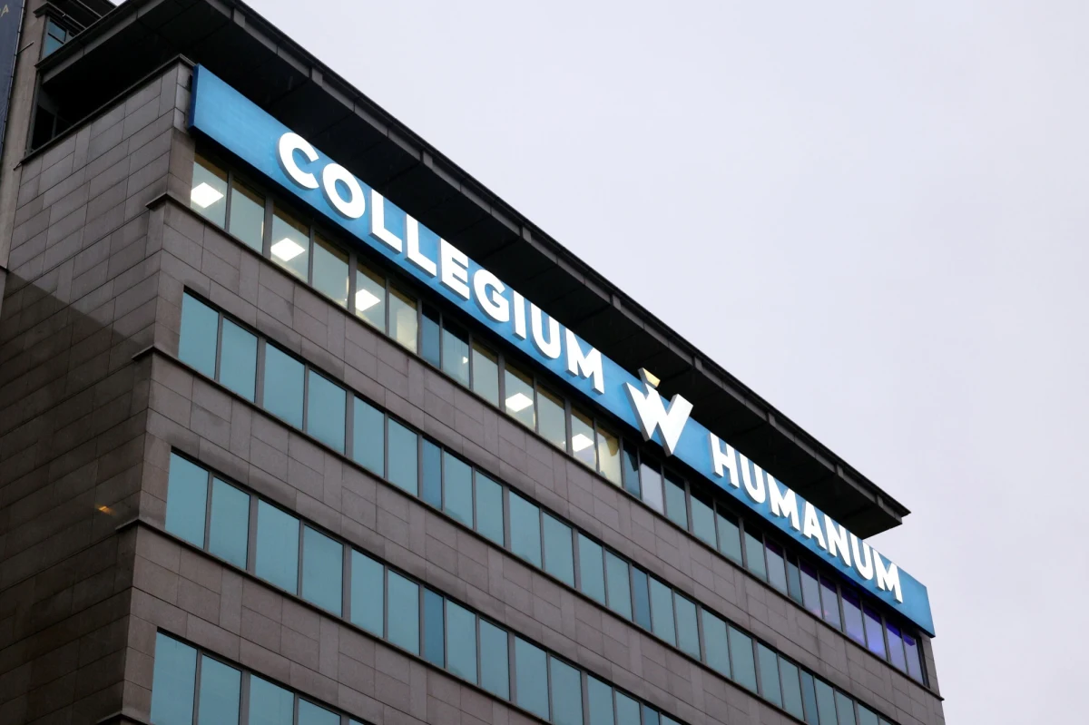 Dwie kolejne osoby zatrzymane w wielkiej aferze dotyczącej nieprawidłowości w wydawaniu dyplomów przez prywatną uczelnię Collegium Humanum. Na polecenie śląskiego wydziału Prokuratury Krajowej w ręce funkcjonariuszy CBA wpadł dyrektor Biura Polskiej Komisji Akredytacyjnej Artur G. oraz jego żona.