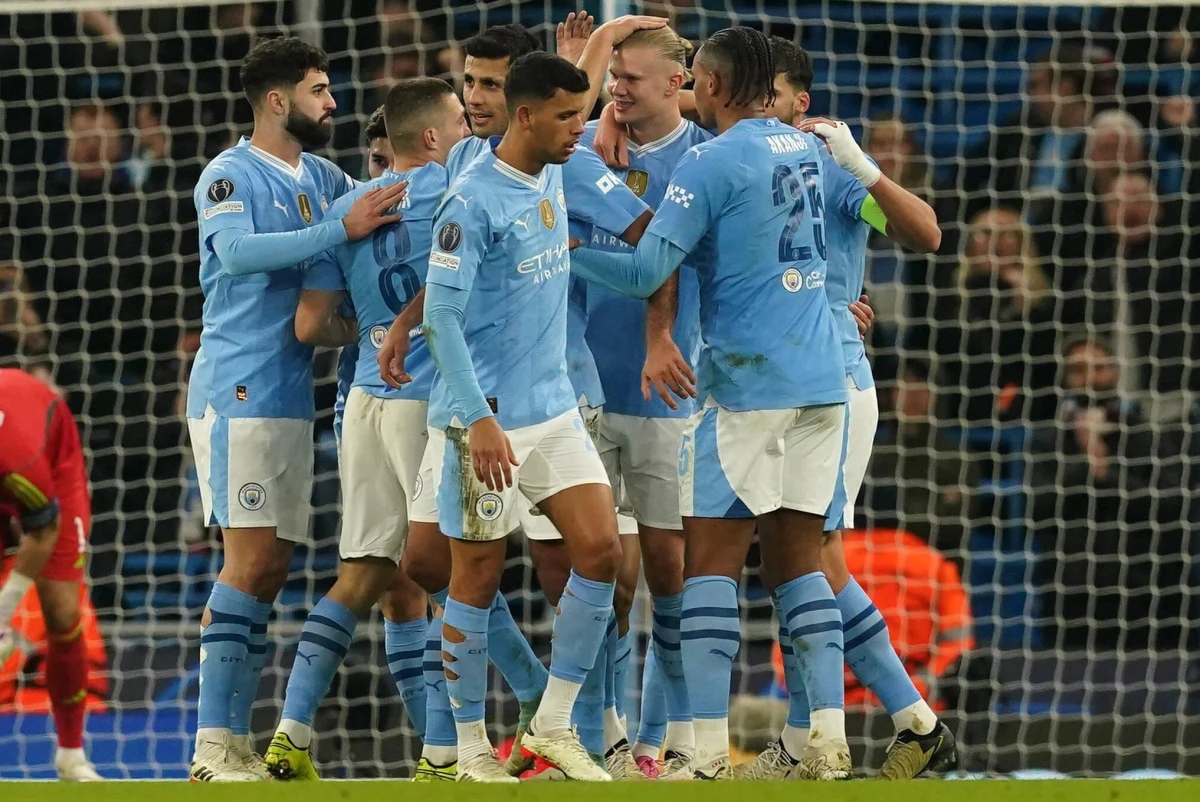 Rywalizacja Realu Madryt z broniącym trofeum Manchesterem City to najciekawiej zapowiadający się ćwierćfinał Ligi Mistrzów. FC Barcelona Roberta Lewandowskiego trafiła na PSG. Arsenal Jakuba Kiwiora powalczy z Bayernem Monachium. Pierwsze pojedynki zostaną rozegrane za niespełna cztery tygodnie: 9 i 10 kwietnia.