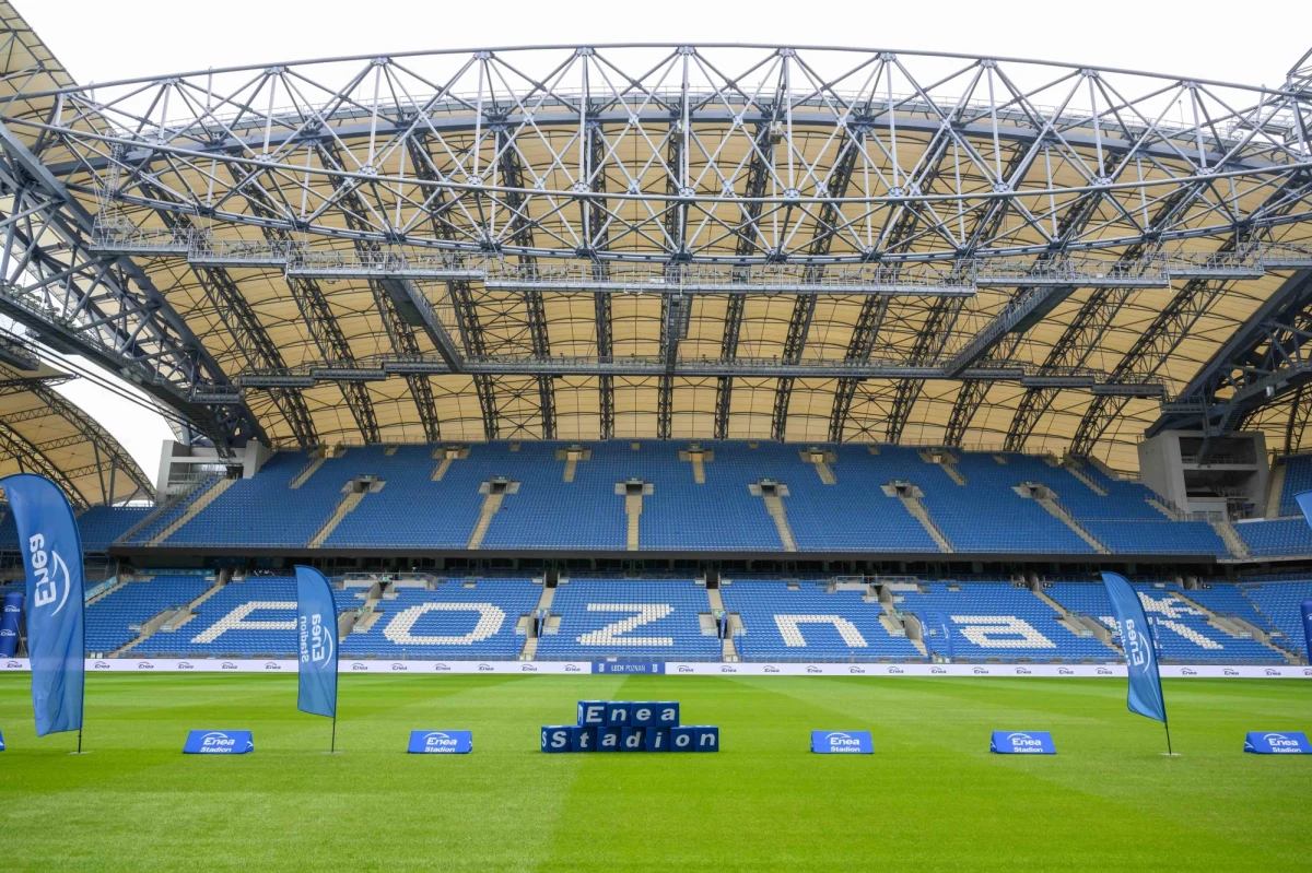 Poznański hit na stadionie przy Bułgarskiej w Poznaniu. O godz. 20:30 rozpoczną się Derby Poznania. Lech zmierzy się z Wartą. W związku z tym pasażerowie komunikacji miejskiej oraz kierowcy muszą liczyć się z utrudnieniami w okolicach poznańskiego Grunwaldu.