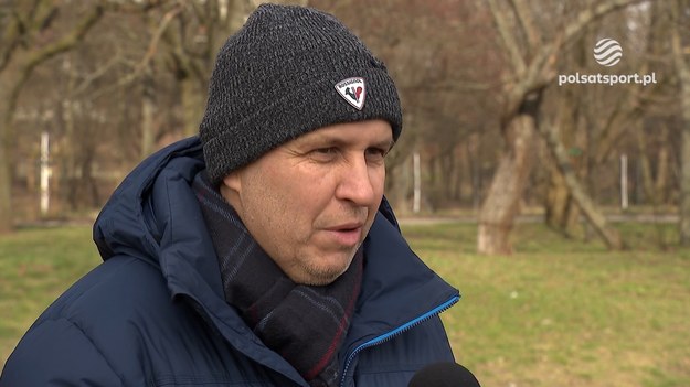 Michał Probierz, selekcjoner piłkarskiej reprezentacji Polski, podał listę zawodników, powołanych na baraże o Euro 2024. Znalazło się na niej dwóch piłkarzy Jagiellonii Białystok: Taras Romanczuk i Dominik Marczuk. - Powołania dla zawodników Jagiellonii to nie kumoterstwo. Wiemy, że Michał Probierz dwa razy pracował w Białymstoku, ale ci dwaj piłkarze zasłużyli na to, by znaleźć się w kadrze. Marczuk? Absolutna rewelacja. Romanczuk to zawodnik, który może być przydatny tu i teraz - powiedział Roman Kołtoń z kanału Prawda Futbolu, ekspert Polsatu Sport.

