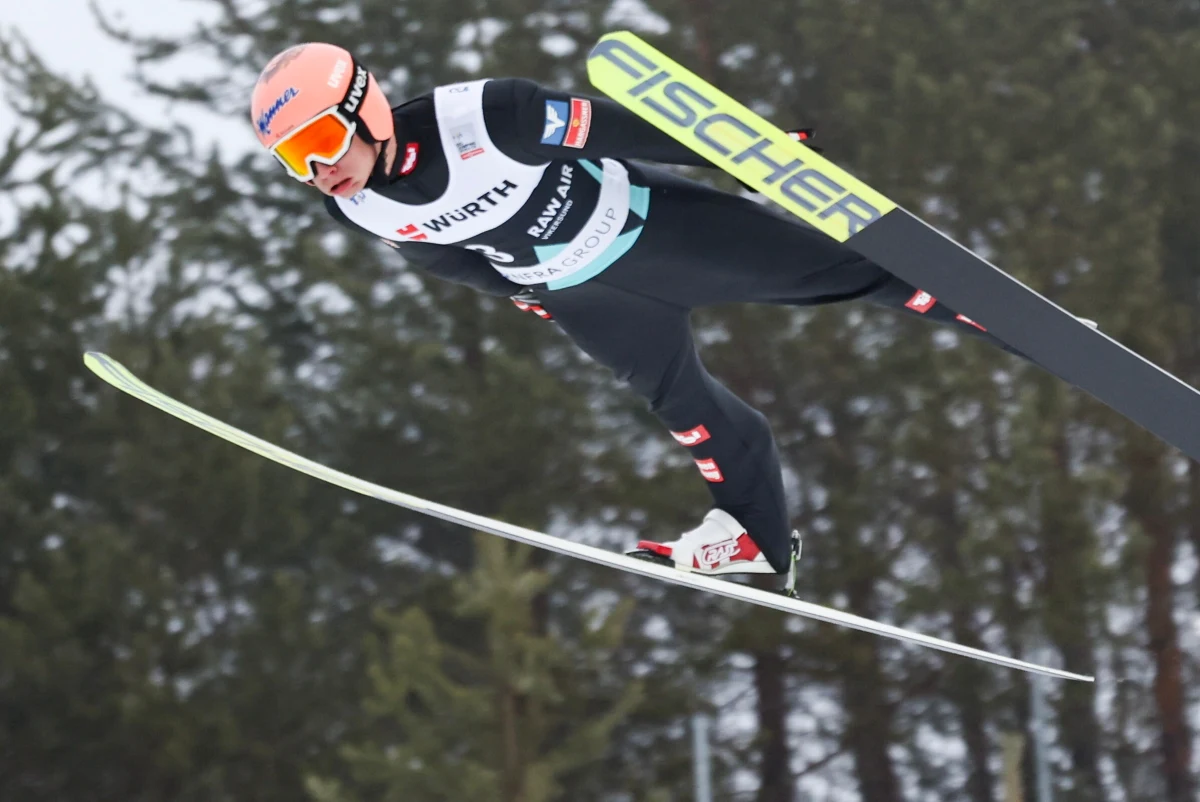 W prologu do sobotniego konkursu Pucharu Świata na mamuciej skoczni w Vikersund awansowało czterech Polaków. Aleksander Zniszczoł zajął wśród nich najwyższe, piąte miejsce. Następny był Kamil Stoch (32. miejsce), Piotr Żyła (35. miejsce), Dawid Kubacki (36. miejsce) i Maciej Kot (42. miejsce). W zawodach wystartuje 40 zawodników. Kwalifikacje wygrał Słoweniec Peter Prevc.