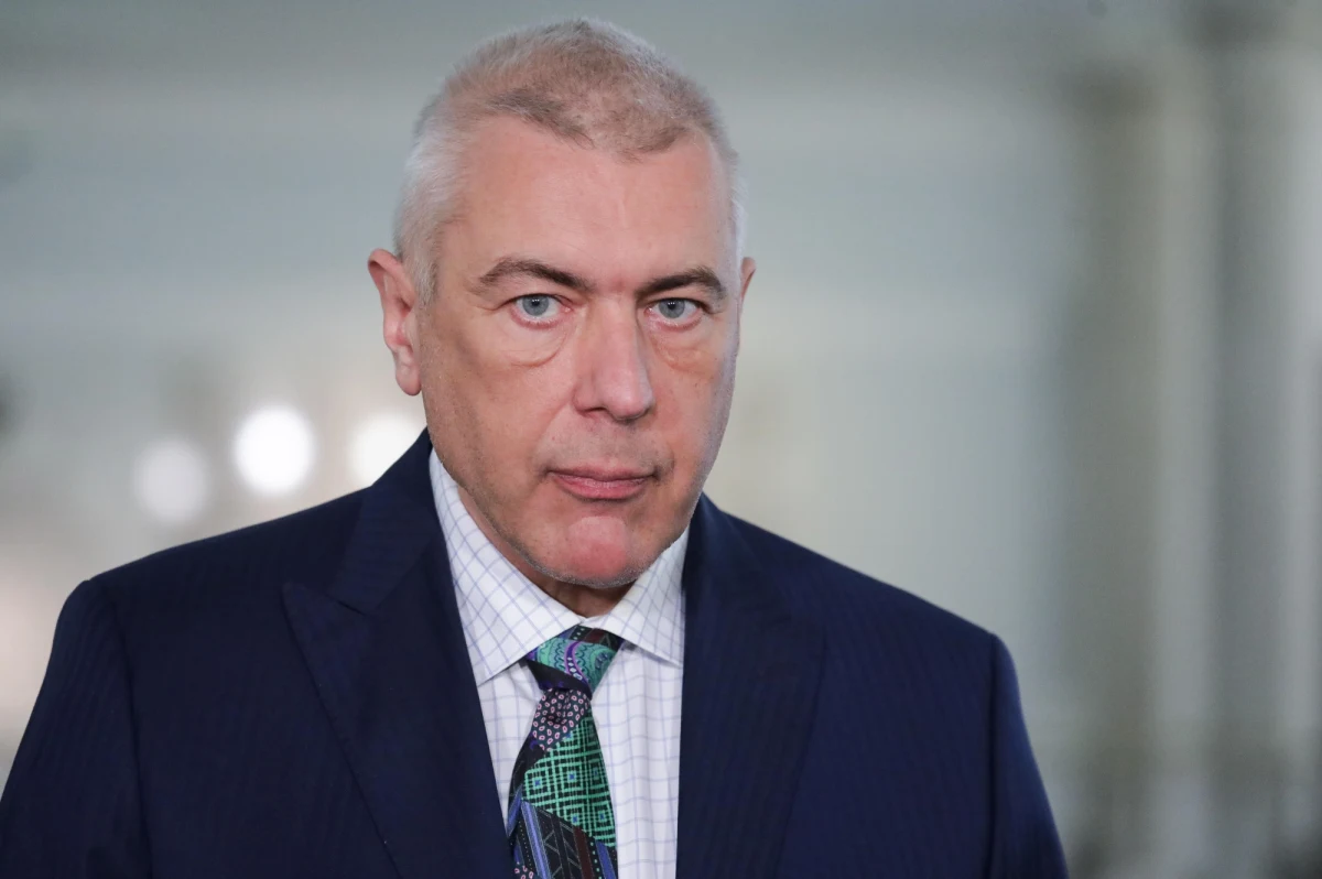 Wiceszef klubu KO Roman Giertych zapowiedział pozew przeciwko prezesowi PiS Jarosławowi Kaczyńskiemu w związku z jego wypowiedzią na piątkowym posiedzeniu komisji śledczej ds. Pegasusa. Przekazał również, że będzie wnioskował o uchylenie immunitetu Kaczyńskiemu.