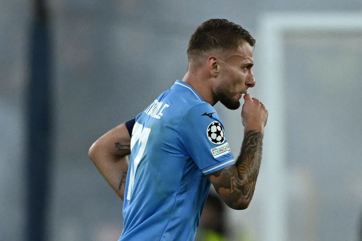 Piłkarz Lazio Rzym Ciro Immobile poinformował, że dziś rano został zaatakowany przez kibiców. Doszło do tego, gdy razem z żoną odprowadzał syna do przedszkola. 