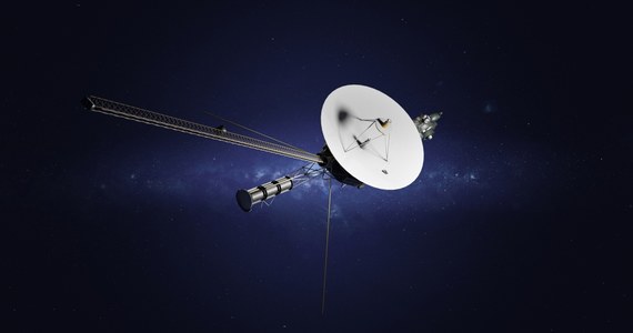 Inżynierowie NASA otrzymali pierwszy sygnał od kosmicznej sondy Voyager 1 od ponad pięciu miesięcy - informuje CNN. Wśród specjalistów budzi to nadzieję na naprawienie problemów z komunikacją, z jakimi boryka się stary komputer pokładowy. Chociaż statek w dalszym ciągu przekazuje sygnał radiowy swojemu zespołowi kontroli misji na Ziemi, to od listopada sygnał ten nie zawierał żadnych użytecznych danych.