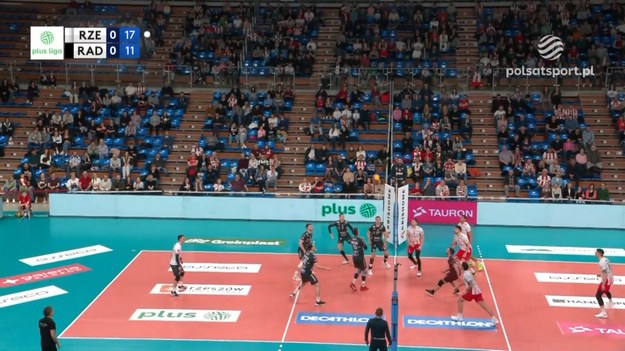 Fragmenty meczu Asseco Resovia Rzeszów – Enea Czarni Radom 3:0 (25:18, 25:15, 25:19) - siatkówka, PlusLiga 2024, 26. kolejka.

