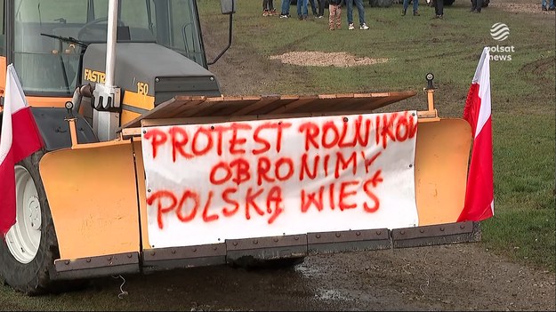 Od kilku miesięcy niemal w całej Unii Europejskiej trwają protesty rolników. Producenci żywności sprzeciwiają się m.in. założeniom "Zielonego Ładu". Domagają się również wprowadzenia ograniczeń importu produktów rolnych z Ukrainy. Ten drugi postulat szczególnie głośno podnoszą rolnicy z Europy Środkowo-Wschodniej, w tym z Polski. W odpowiedzi na protesty przedstawiciele rządów poszczególnych krajów i unijni urzędnicy szukają kompromisu, który pogodziłby interesy rolników z realizacją celów klimatycznych. Jedno z rozwiązań proponowanych przez KE zakłada zwolnienie gospodarstw rolnych poniżej 10 ha z kontroli i kar związanych z wymogami warunkowości. Kolejne dotyczy ugorowania, co premier zapowiadał w swoich mediach społecznościowych. "Z ostatniej chwili! Konkret dla rolników: ugorowanie nie będzie obowiązkowe i to już od tego roku. Taki jest wynik moich rozmów z szefową Komisji" - napisał Tusk w piątek.