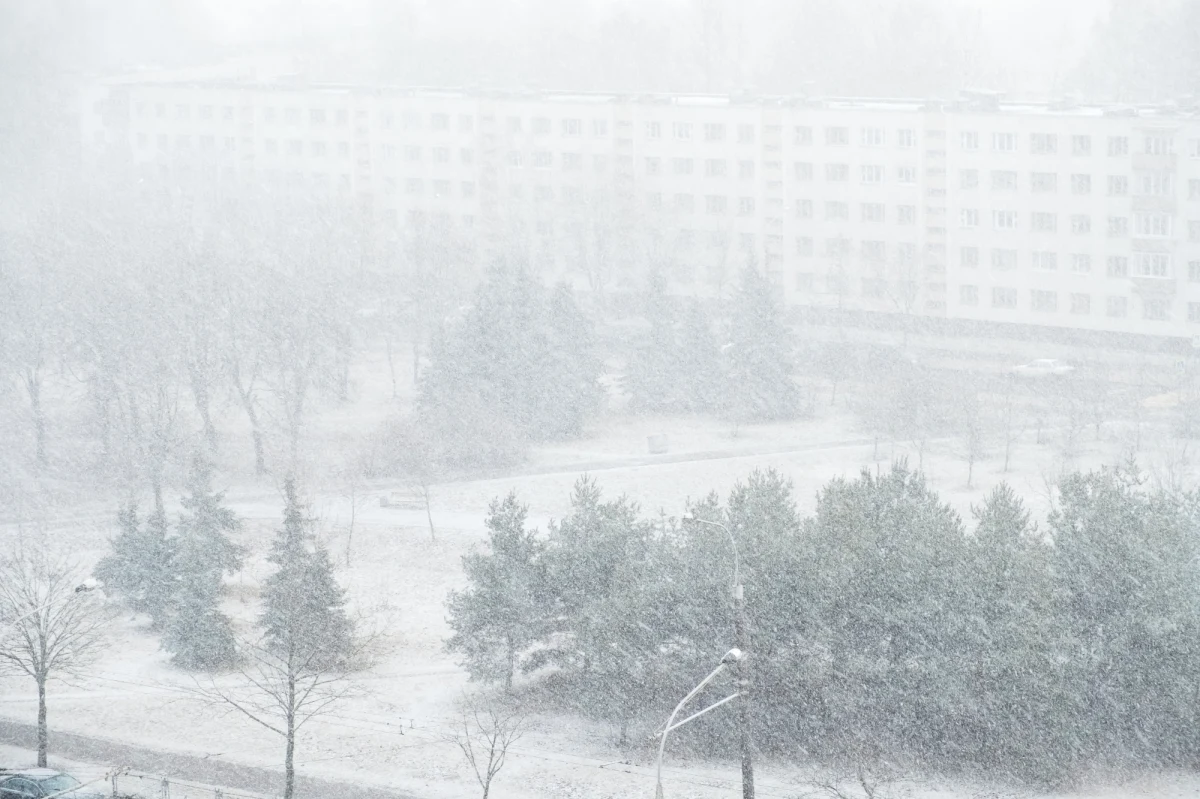 Zima jeszcze nie odpuszcza. Od niedzieli zmiana w pogodzie: zrobi się znacznie chłodniej. Spadkowi temperatury mogą towarzyszyć opady deszczu ze śniegiem i samego śniegu.