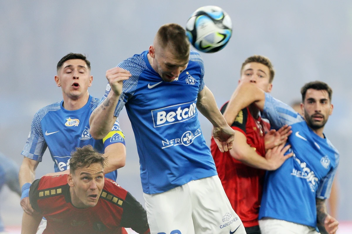 Wielkie derby po latach powróciły na Stadion Śląski. Na oczach blisko 40 tysięcy fanów w Chorzowie lepszy był Górnik Zabrze, który wygrał 2:1 (1:0) z Ruchem w walce o ektraklasowe punkty.