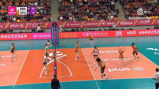 Skrót meczu półfinałowego TAURON Pucharu Polski siatkarek BKS Bostik ZGO Bielsko-Biała – UNI Opole 3:0 (25:14, 25:19, 25:12).