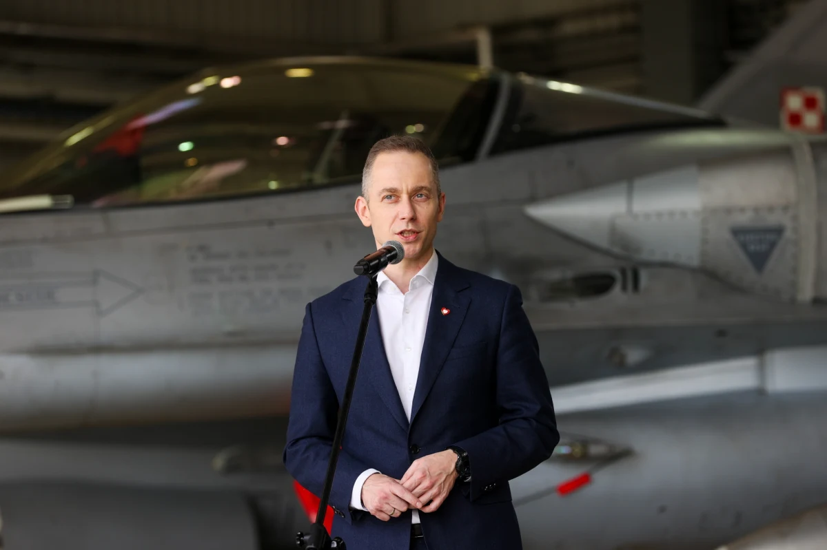 Wiceminister obrony Cezary Tomczyk poinformował, że polskie firmy pod wodzą PiS złożyły do KE wnioski na produkcję amunicji tylko na 11 mln euro. "Trudno w takim przypadku dostać 500 mln euro" - dodał wiceszef MON.