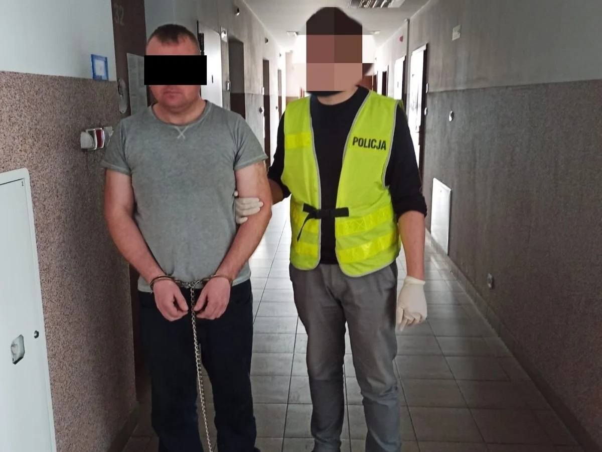 ​Policjanci z Łęcznej zatrzymali mężczyznę, który ranił nożem byłą partnerkę. 34-latek zadał jej dwa ciosy podczas kłótni w samochodzie zaparkowanym w centrum miasta. 