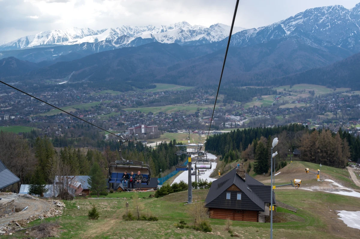 Wraz ze zbliżającą się wiosną czas na przeglądy techniczne kolei linowych. W najbliższym czasie technicy przejrzą m.in. beskidzkie kolejki na Ustroń, Żar, Halę Skrzyczeńską czy Szyndzielnię.