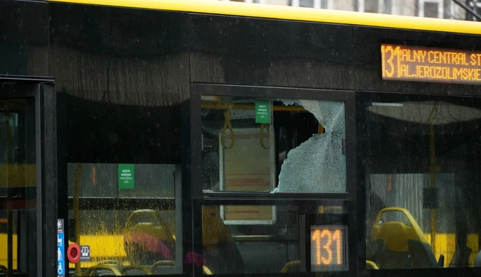 Ostrzelane autobusy w Warszawie. Policja zatrzymała pięciu nastolatków